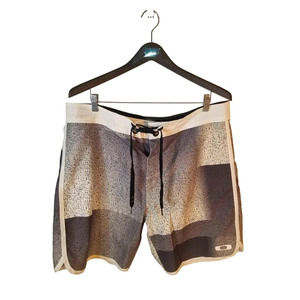 Oakley Lightweight swing Shorts Men's Size‎ 38 in Multicolor Length 8 in.